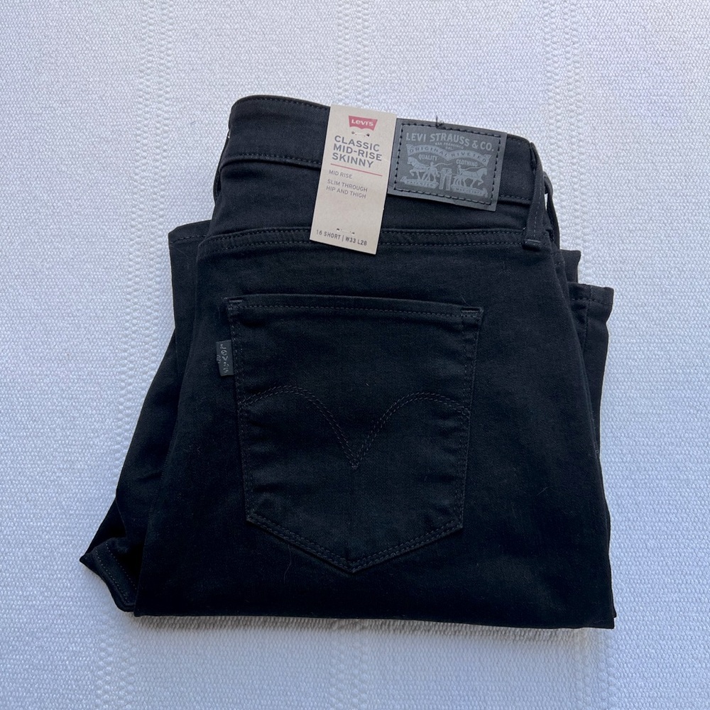NWT Levi’s Classic SHORT LENGTH (28" inseam) Mid Rise Skinny Jean Black 16